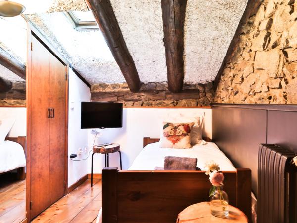 Hostal Cisco de Sans : photo 4 de la chambre chambre simple avec salle de bains 