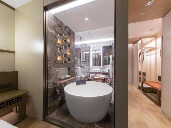 The Anandi Hotel and SPA - Luxury Healing Hotel for Wellbeing : photo 5 de la chambre chambre lit king-size exécutive