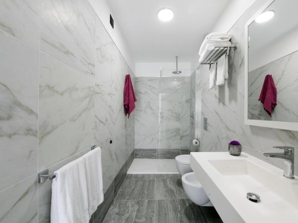 Best Western Hotel Principe di Lampedusa : photo 10 de la chambre  chambre double de luxe avec balcon - vue sur ville