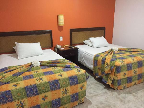 Hotel María Jose : photo 4 de la chambre chambre double avec 2 lits doubles