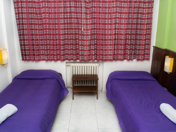 Marcopolo Inn Hostel Bariloche : photo 3 de la chambre chambre lits jumeaux