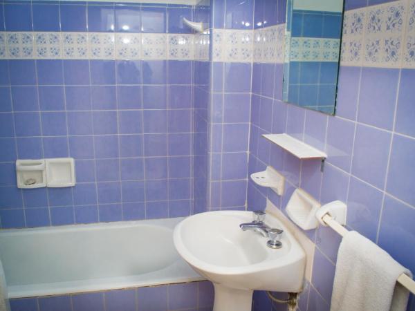 Marcopolo Inn Hostel Bariloche : photo 1 de la chambre lit dans dortoir mixte de 6 lits