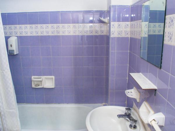 Marcopolo Inn Hostel Bariloche : photo 2 de la chambre lit dans dortoir mixte de 6 lits