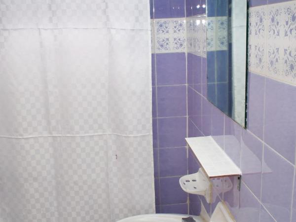 Marcopolo Inn Hostel Bariloche : photo 3 de la chambre lit dans dortoir mixte de 6 lits