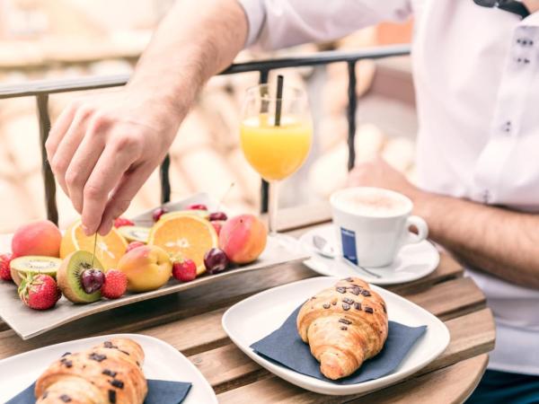 Scalini Palace : photo 3 de la chambre suite de luxe avec vue sur la ville
