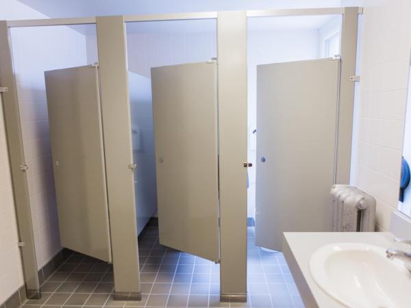 American Hotel Hostel : photo 9 de la chambre lit simple dans dortoir pour femmes de 4 lits - salle de bains commune