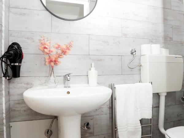 Interno1 Bari Policlinico : photo 2 de la chambre chambre simple avec salle de bains privative