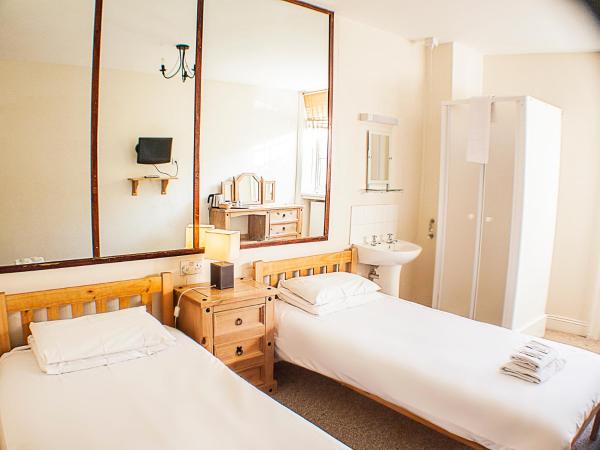 The Queensbury Hotel : photo 1 de la chambre chambre basique lits jumeaux avec toilettes communes