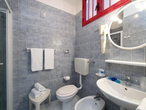 Nice Hotel Bibione : photo 3 de la chambre appartement avec terrasse - annexe