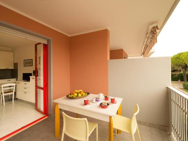 Nice Hotel Bibione : photo 6 de la chambre appartement avec terrasse - annexe