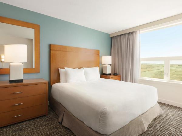 Hyatt House Denver Airport : photo 1 de la chambre suite 1 chambre lit king-size avec baignoire accessible aux personnes à mobilité réduite - adaptée aux personnes à mobilité réduite