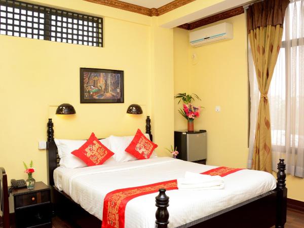 Dream Nepal Hotel and Apartment : photo 9 de la chambre suite deluxe avec cuisine et terrasse