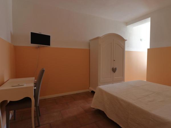Guest House Li Minnanni : photo 8 de la chambre chambre double ou lits jumeaux Économique 