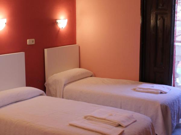 Hostal Abitum Madrid : photo 6 de la chambre chambre lits jumeaux