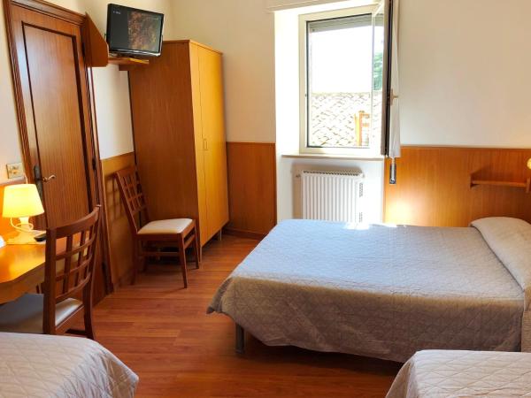 Hotel Signa : photo 2 de la chambre chambre quadruple Économique