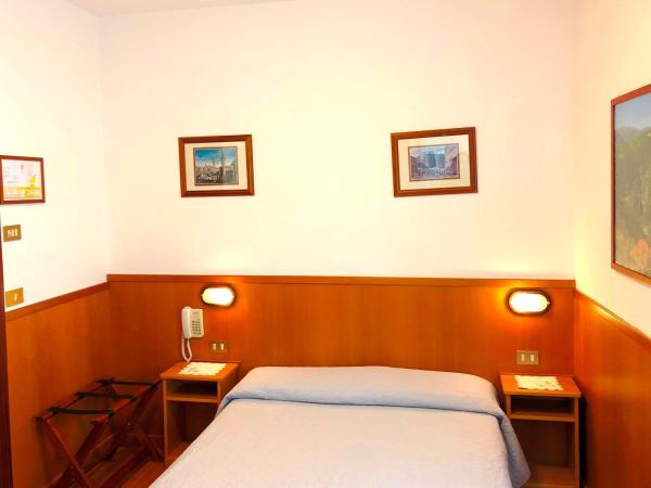 Hotel Signa : photo 4 de la chambre chambre double Économique