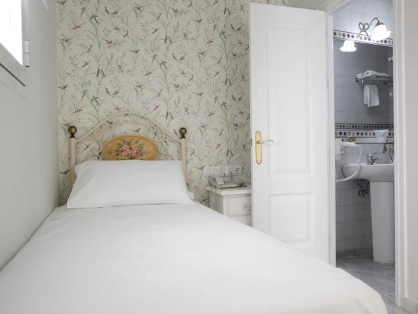 Basic Hotel Puerta de Sevilla : photo 5 de la chambre chambre simple