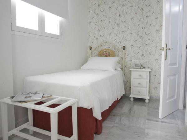 Basic Hotel Puerta de Sevilla : photo 2 de la chambre chambre simple