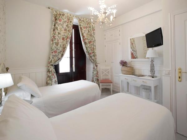 Basic Hotel Puerta de Sevilla : photo 1 de la chambre chambre double ou lits jumeaux standard
