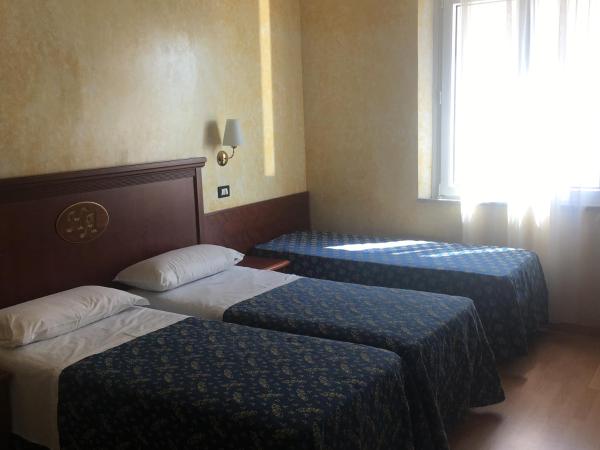 Hotel Alexander Resort : photo 4 de la chambre chambre quadruple