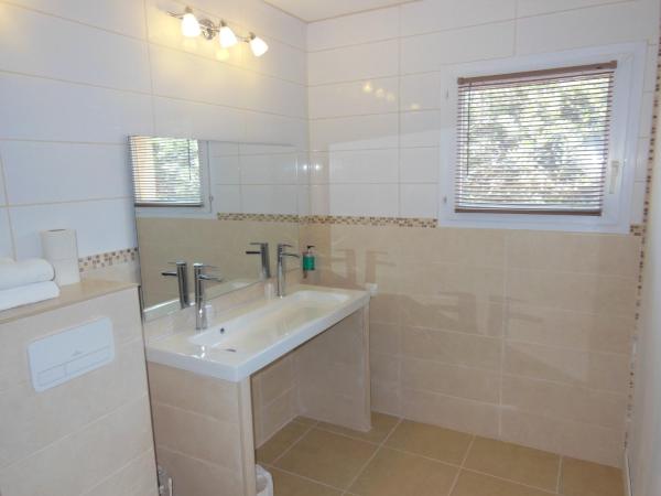 Villa Martégale Hôtel Restaurant : photo 1 de la chambre chambre triple