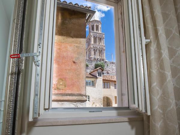 Riva Palace : photo 1 de la chambre chambre double ou lits jumeaux supérieure avec vue sur ville