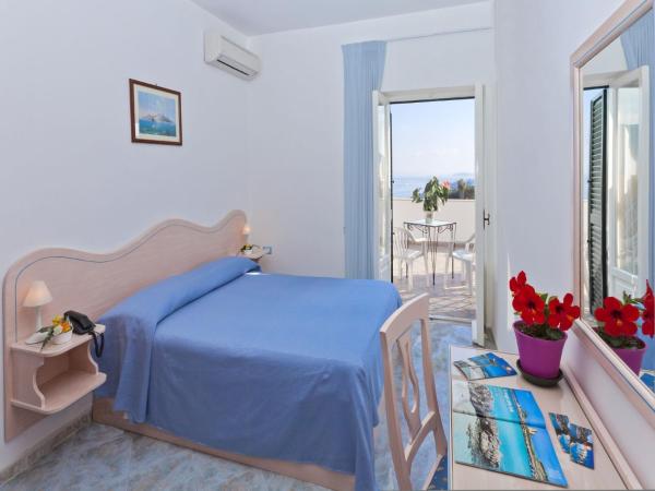 Hotel Villa D'Orta : photo 5 de la chambre chambre double ou lits jumeaux - vue sur mer