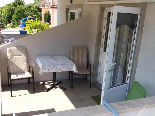Guest House Zohil : photo 2 de la chambre chambre double avec terrasse