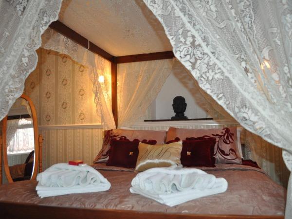 The New Guilderoy Hotel : photo 7 de la chambre suite avec lit à baldaquin 
