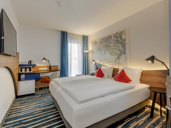 Mercure Hotel Hamburg Mitte : photo 1 de la chambre chambre standard lit queen-size