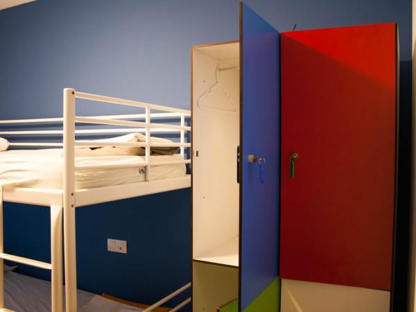 Pensión San Fermín : photo 10 de la chambre lit dans un dortoir de 4 lits