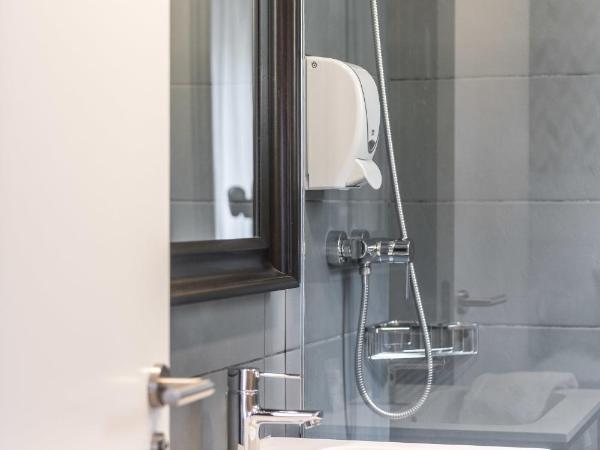 BYPILLOW Velázquez 45 : photo 6 de la chambre chambre lits jumeaux