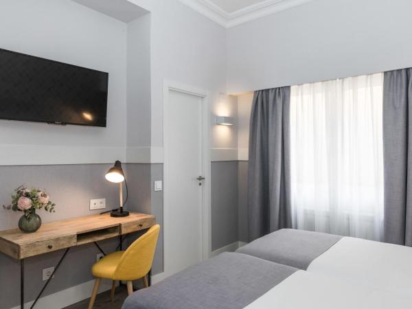 BYPILLOW Velázquez 45 : photo 3 de la chambre chambre lits jumeaux