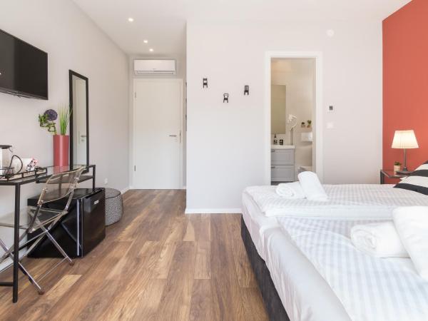 4 Elements Old Town Views Rooms : photo 9 de la chambre chambre double ou lits jumeaux avec balcon