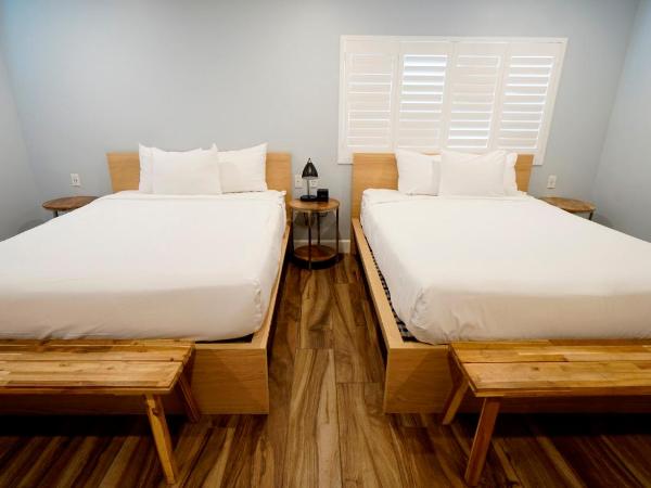 El Royale Gardens Near Universal Studios : photo 2 de la chambre chambre avec 2 grands lits queen-size 