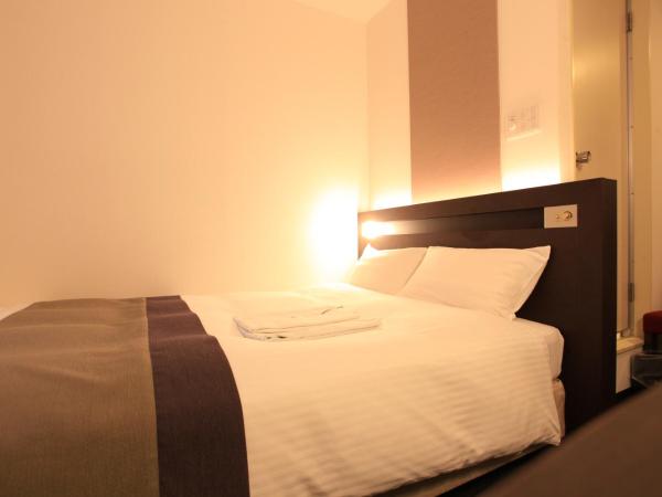 Urban Hotel Kyoto : photo 2 de la chambre chambre double avec petit lit double 

