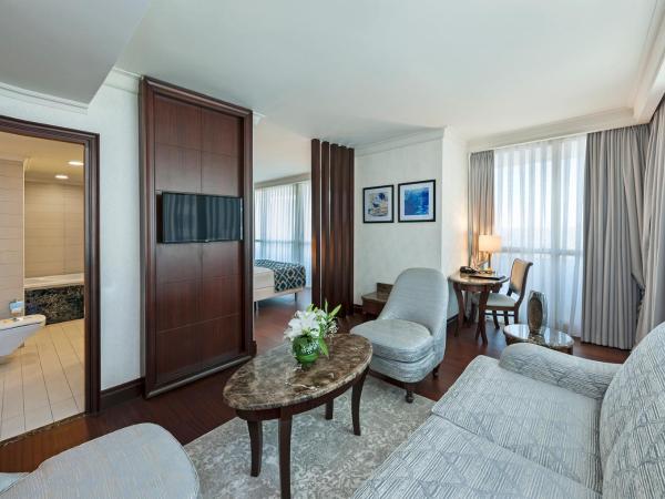 Elite World Istanbul Taksim : photo 2 de la chambre suite junior avec lit queen-size