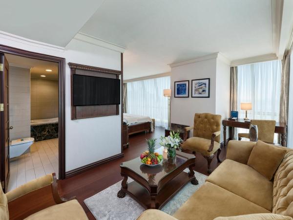 Elite World Istanbul Taksim : photo 2 de la chambre suite avec lit queen-size