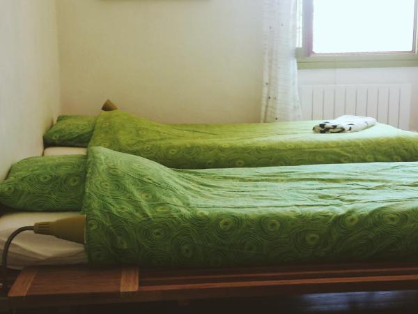 h2oholidays - auberge de jeunesse - youth hostel : photo 2 de la chambre chambre double ou lits jumeaux standard