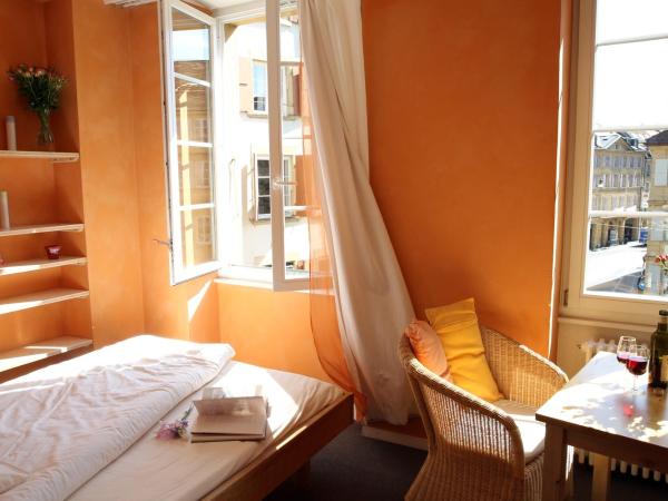 Le Café-Hôtel de L'Aubier : photo 2 de la chambre chambre double avec salle de bains commune