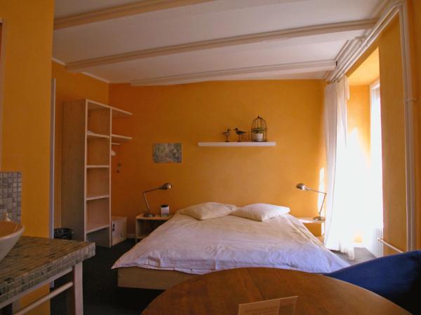 Le Café-Hôtel de L'Aubier : photo 3 de la chambre chambre double avec salle de bains privative