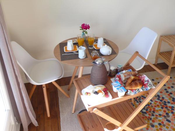 Les Paridés : photo 7 de la chambre chambre double avec sauna et accès au jardin