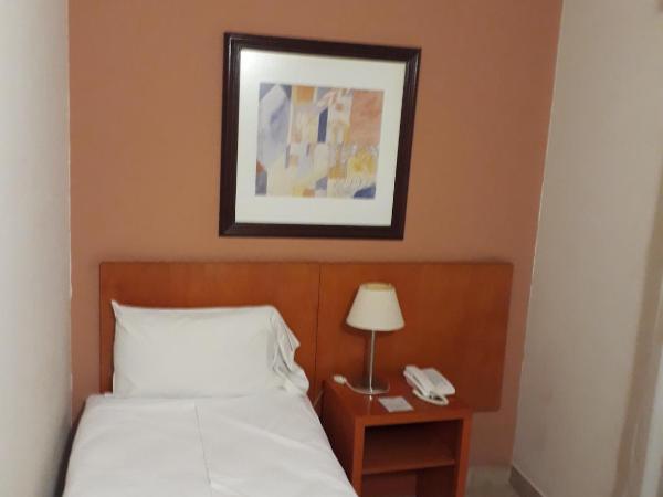 Hotel UTHGRA de las Luces : photo 8 de la chambre petite chambre simple