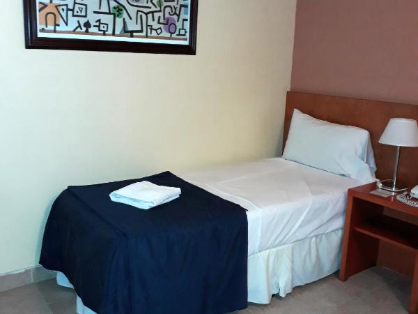 Hotel UTHGRA de las Luces : photo 1 de la chambre petite chambre simple