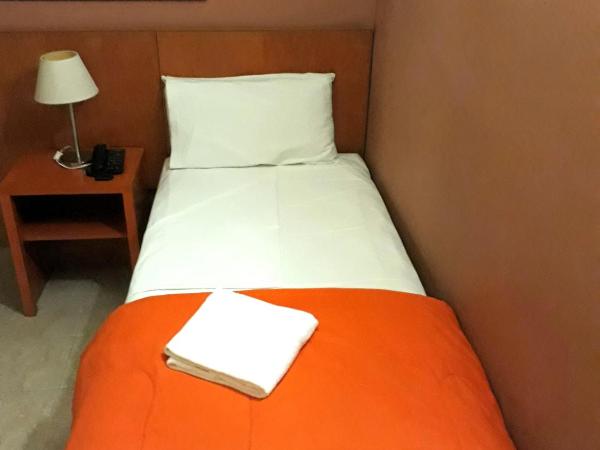 Hotel UTHGRA de las Luces : photo 2 de la chambre petite chambre simple