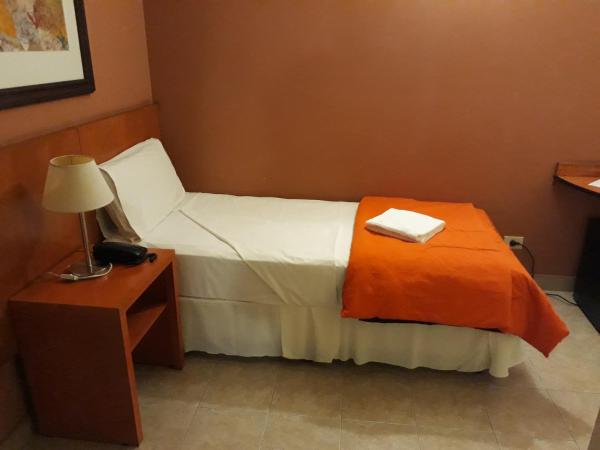 Hotel UTHGRA de las Luces : photo 4 de la chambre petite chambre simple