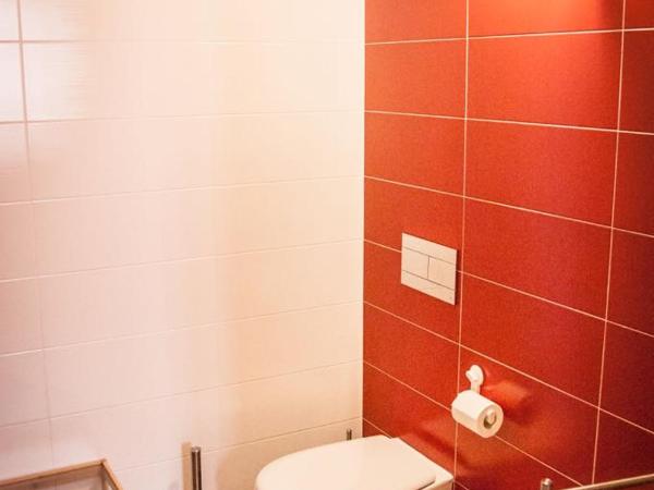 Blue Sea Rooms Apartment Cagliari : photo 8 de la chambre chambre double avec salle de bains privative