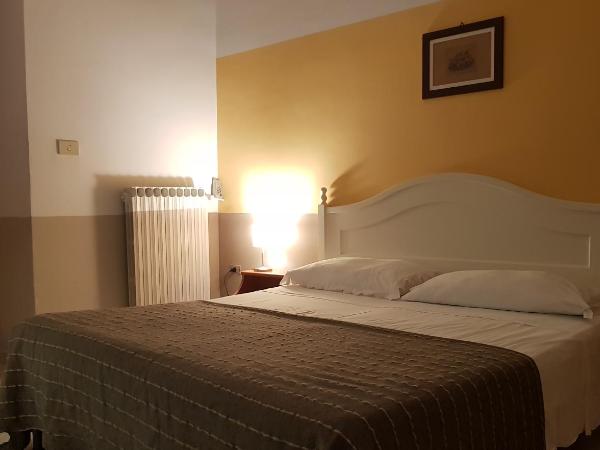 Dreaming of Naples : photo 2 de la chambre chambre double ou lits jumeaux avec salle de bains commune