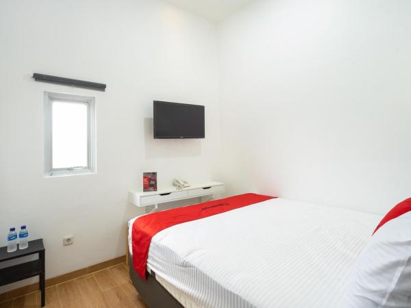 RedDoorz Plus @ Danau Sunter Utara : photo 2 de la chambre chambre double