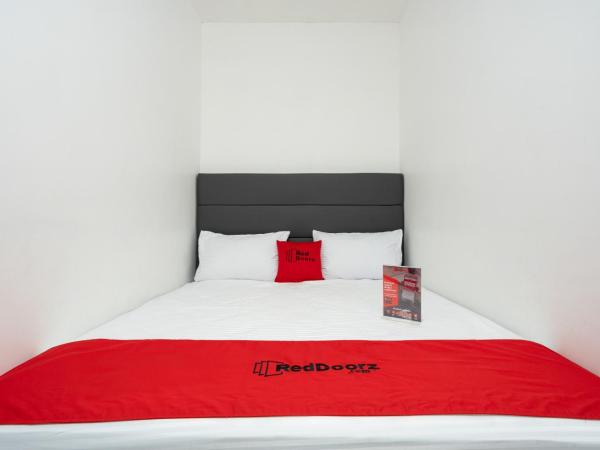 RedDoorz Plus @ Danau Sunter Utara : photo 10 de la chambre chambre double